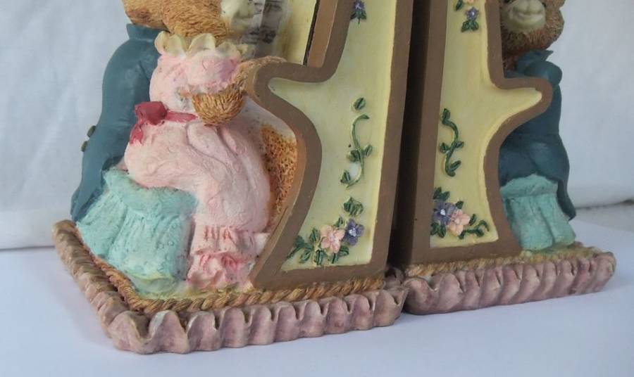 A VERY HEAVY SOLID RESIN HAND PAINTED PAIR OF TEDDY BEAR PIANO THEMED BOOK ENDS !! TOO CUTE !!