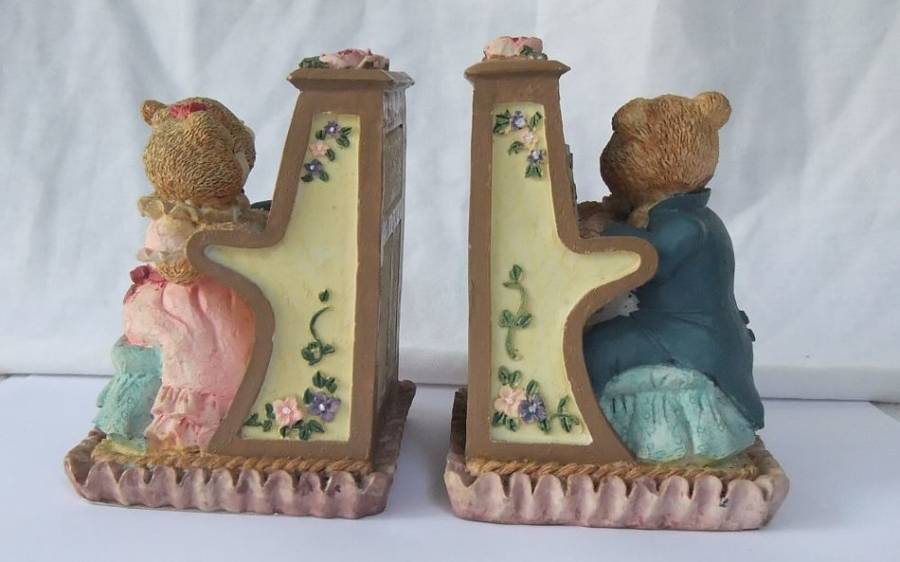 A VERY HEAVY SOLID RESIN HAND PAINTED PAIR OF TEDDY BEAR PIANO THEMED BOOK ENDS !! TOO CUTE !!