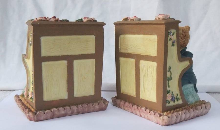 A VERY HEAVY SOLID RESIN HAND PAINTED PAIR OF TEDDY BEAR PIANO THEMED BOOK ENDS !! TOO CUTE !!