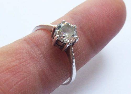 A TIMELESS GENUINE STERLING SILVER RING SET WITH A SINGLE FACETED CZ STONE !! FULLY TESTED !!