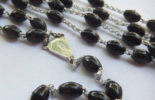 A STUNNING VINTAGE ITALIAN MADE HIGHLY DETAILED ROSARY - FITS OVER YOUR HEAD - FREE COMBINING !!