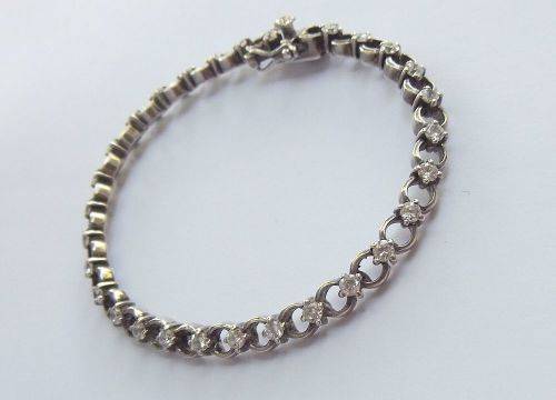 A CLASSY VINTAGE LOOK SOLID STERLING SILVER BRACELET WITH SAFETY CLASP AND FACETED STONES !! LOOK !!