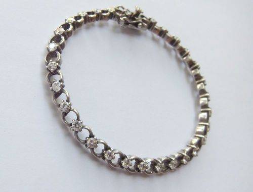 A CLASSY VINTAGE LOOK SOLID STERLING SILVER BRACELET WITH SAFETY CLASP AND FACETED STONES !! LOOK !!