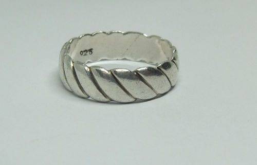 SOMETHING DIFFERENT !! A GOOD QUALITY SOLID STERLING SILVER WEDDING RING / BAND - STAMPED AND TESTED
