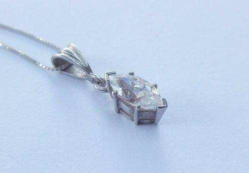 AN ELEGANT STERLING SILVER PENDANT SET WITH A MARQUISE CUT STONE PLUS A STERLING SILVER NECKLACE !!