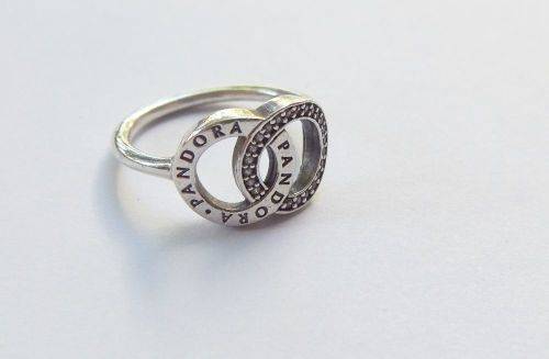 AWESOME FIND !! A SOLID STERLING SILVER DESIGNER RING BY PANDORA IN EXCELLENT CONDITION !! VALUE !!