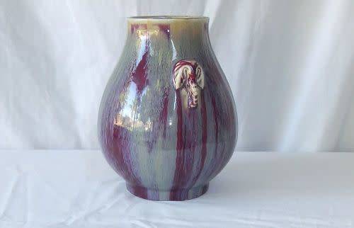A RARE OLD FLAMBE DRIP GLAZE CHINESE POTTERY VASE WITH ELEPHANT HANDLES IN EXCELLENT CONDITION