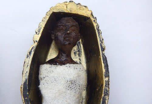 IT`S ALIVE !! NOT REALLY ! A HIGHLY DETAILED EGYPTIAN SARCOPHAGUS ORNAMENT WITH A MUMMY INSIDE !!