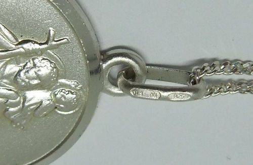 A BEAUTIFULLY DETAILED STERLING SILVER ST CHRISTOPHER PENDANT PLUS A STERLING SILVER NECKLACE !! WOW