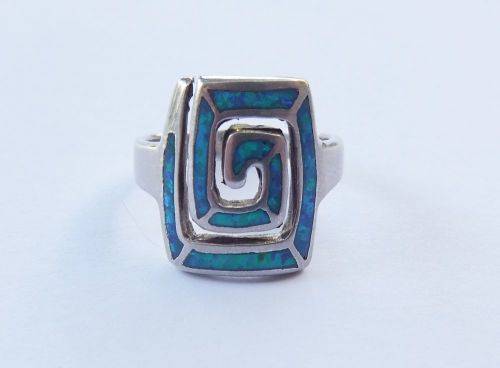 WOW !! AN EYE CATCHING SOLID STERLING SILVER AND FIRE OPAL RING IN EXCELLENT CONDITION !! GREAT FIND