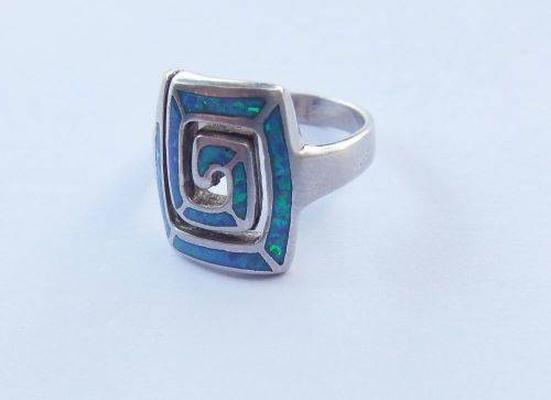 WOW !! AN EYE CATCHING SOLID STERLING SILVER AND FIRE OPAL RING IN EXCELLENT CONDITION !! GREAT FIND