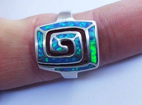 WOW !! AN EYE CATCHING SOLID STERLING SILVER AND FIRE OPAL RING IN EXCELLENT CONDITION !! GREAT FIND