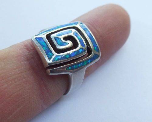 WOW !! AN EYE CATCHING SOLID STERLING SILVER AND FIRE OPAL RING IN EXCELLENT CONDITION !! GREAT FIND
