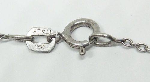WOW !! A CHARMING STERLING SILVER HEART LOCKET WITH A STERLING SILVER NECKLACE !! GREAT FIND !!