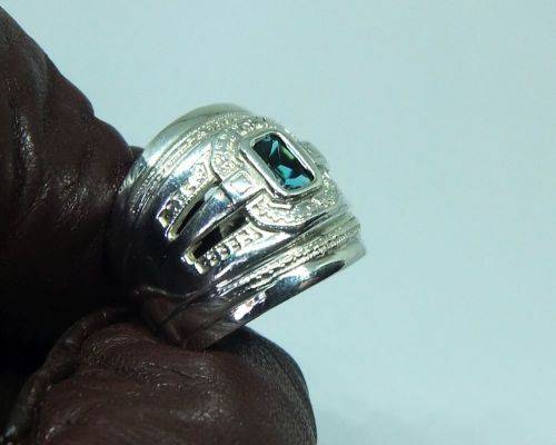 AN EXCEPTIONAL WIDE SOLID STERLING SILVER RING SET WITH A FACETED BLUE STONE IN GREAT CONDITION !!