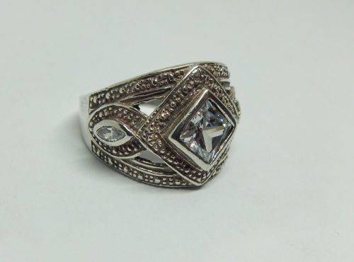 WOW !! A CLASSY SOLID STERLING SILVER RING SET WITH FACETED CLEAR STONES IN GREAT CONDITION !!