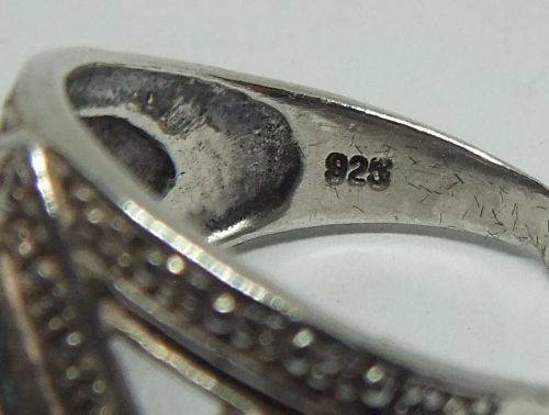 WOW !! A CLASSY SOLID STERLING SILVER RING SET WITH FACETED CLEAR STONES IN GREAT CONDITION !!