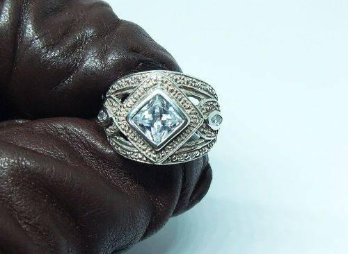 WOW !! A CLASSY SOLID STERLING SILVER RING SET WITH FACETED CLEAR STONES IN GREAT CONDITION !!