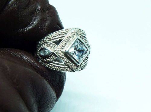 WOW !! A CLASSY SOLID STERLING SILVER RING SET WITH FACETED CLEAR STONES IN GREAT CONDITION !!