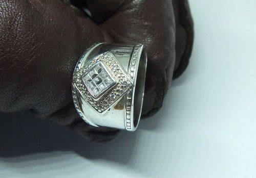 WOW !! AN AWESOME QUALITY SOLID STERLING SILVER RING SET WITH FACETED CZ STONES !! FREE COMBINING !!