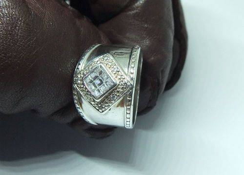 WOW !! AN AWESOME QUALITY SOLID STERLING SILVER RING SET WITH FACETED CZ STONES !! FREE COMBINING !!