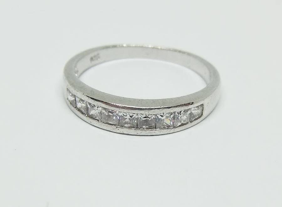 R1 START !! A CLASSY SOLID STERLING SILVER RING SET WITH SQUARE CUT FACETED STONES !! FREE COMBINING