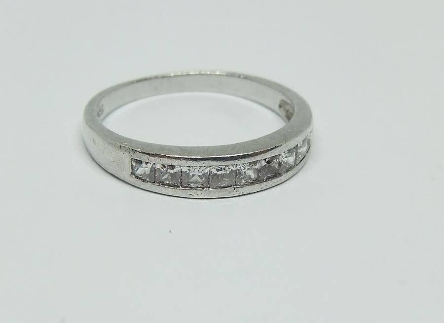 R1 START !! A CLASSY SOLID STERLING SILVER RING SET WITH SQUARE CUT FACETED STONES !! FREE COMBINING