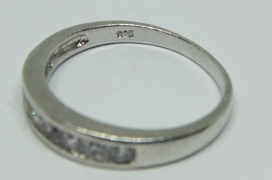 R1 START !! A CLASSY SOLID STERLING SILVER RING SET WITH SQUARE CUT FACETED STONES !! FREE COMBINING