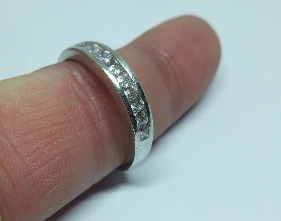 R1 START !! A CLASSY SOLID STERLING SILVER RING SET WITH SQUARE CUT FACETED STONES !! FREE COMBINING