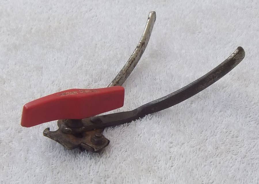 VINTAGE CAN AND BOTTLE OPENER