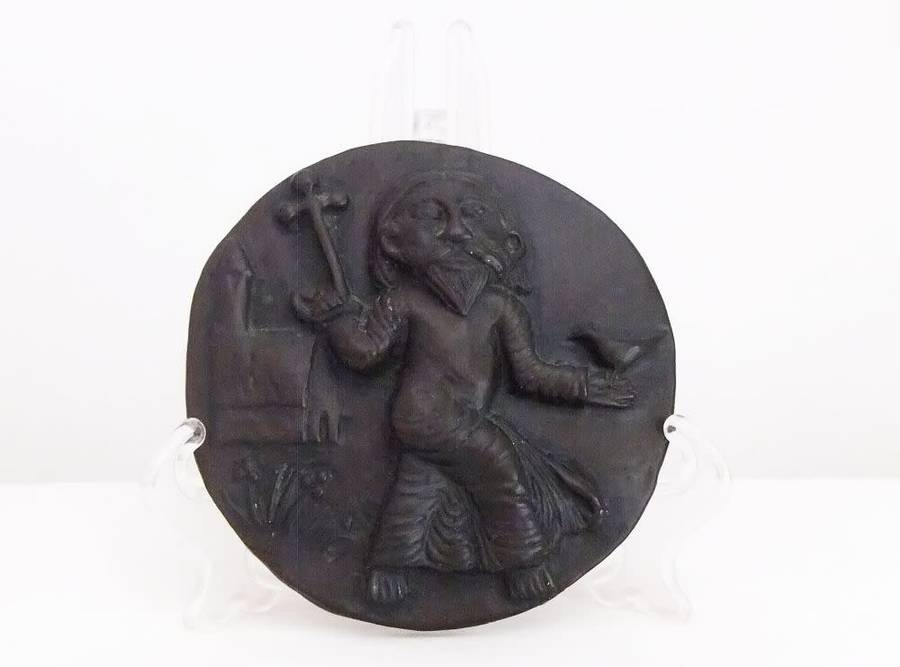 RARELY SEEN !! A VINTAGE WILD GOOSE STUDIO BRONZED PLAQUE OF ST KEVIN WITH BLACKBIRD ! 50 EURO VALUE