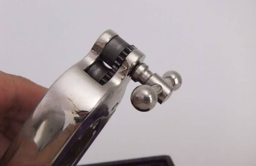 ULTRA RARE !! AN EARLY 20TH CENTURY JEWELERS / WATCHMAKERS TOOL IN ORIGINAL CASE !! HIGH VALUE !!