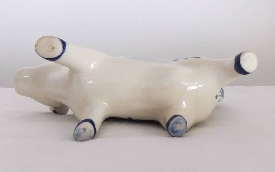 KYK !! A FABULOUS VINTAGE DUTCH DELFT STYLE COW SHAPED CREAMER WITH HAND PAINTED DECORATION !!