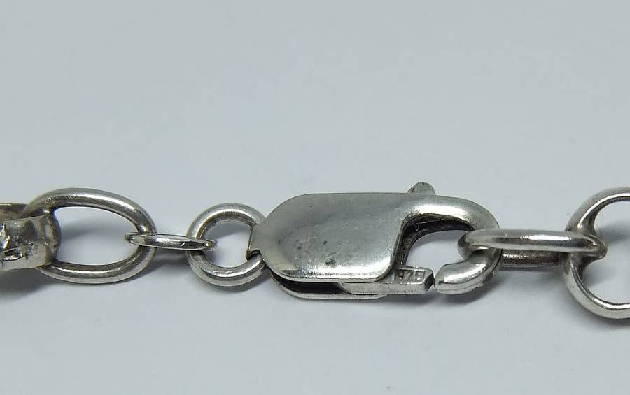 A SUPERB AND STRONG SOLID STERLING SILVER ROUND LINK NECKLACE WITH A QUALITY CLASP !! MUST HAVE !!