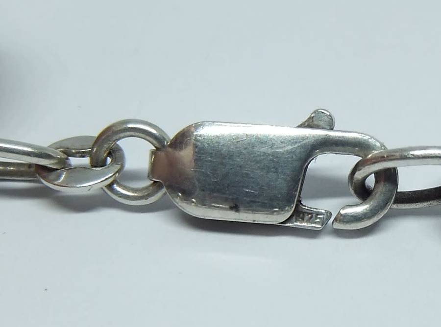 A SUPERB AND STRONG SOLID STERLING SILVER ROUND LINK NECKLACE WITH A QUALITY CLASP !! MUST HAVE !!
