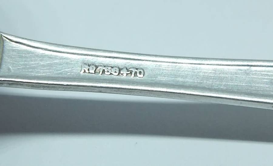 TOP CLASS !! A 1956 HALLMARKED SOLID STERLING SILVER PATE KNIFE BY A.S.P.CO OF SHEFFIELD ENGLAND !!
