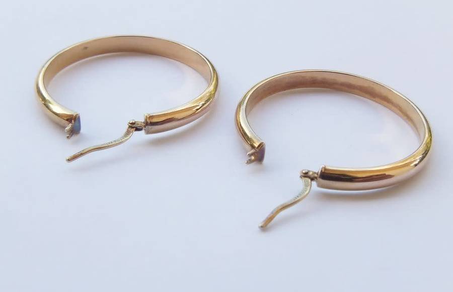A LARGE SUPERB QUALITY GOLD PLATED STERLING SILVER PAIR OF HINGED CLIP HOOP EARRINGS !! MUST HAVE !!