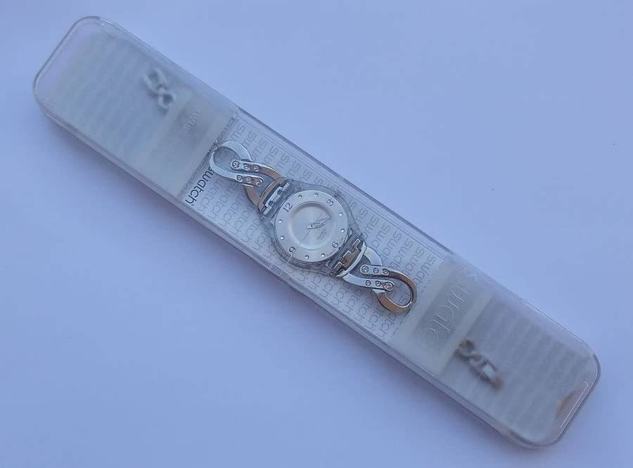 A CLASSY GENUINE SWISS SWATCH WATCH IN EXCELLENT CONDITION WITH A BRAND NEW BATTERY !! 100% AWESOME