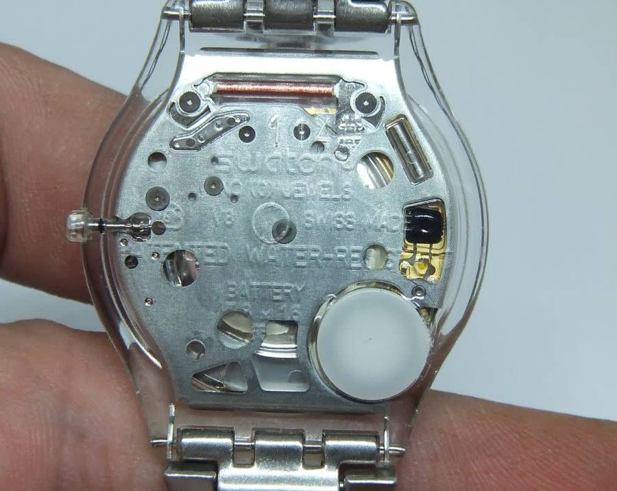 A CLASSY GENUINE SWISS SWATCH WATCH IN EXCELLENT CONDITION WITH A BRAND NEW BATTERY !! 100% AWESOME