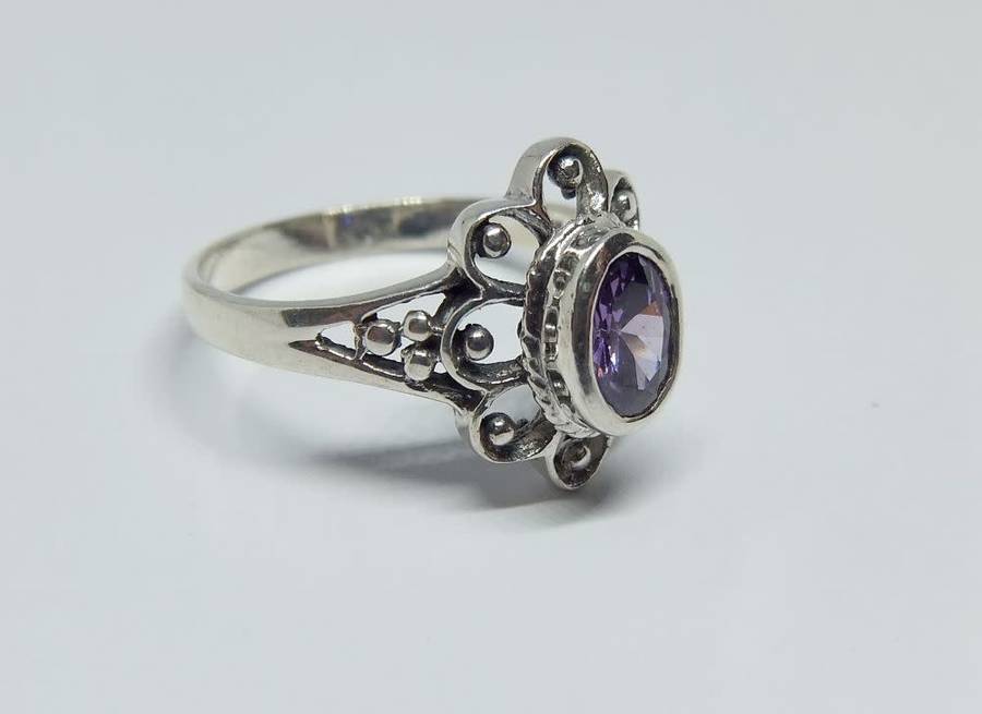 A genuine sterling silver ring with a faceted purple inset - Brand new - With gift box