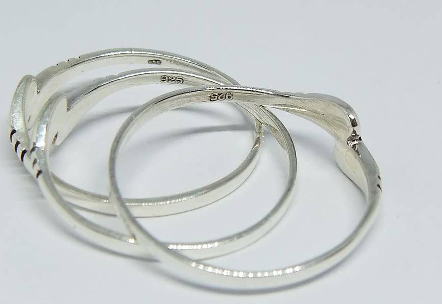 Three genuine sterling silver rings that interlock perfectly - Brand new - With gift box