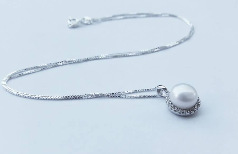 A genuine sterling silver necklace and genuine Mabe pearl pendant - Brand new - last one