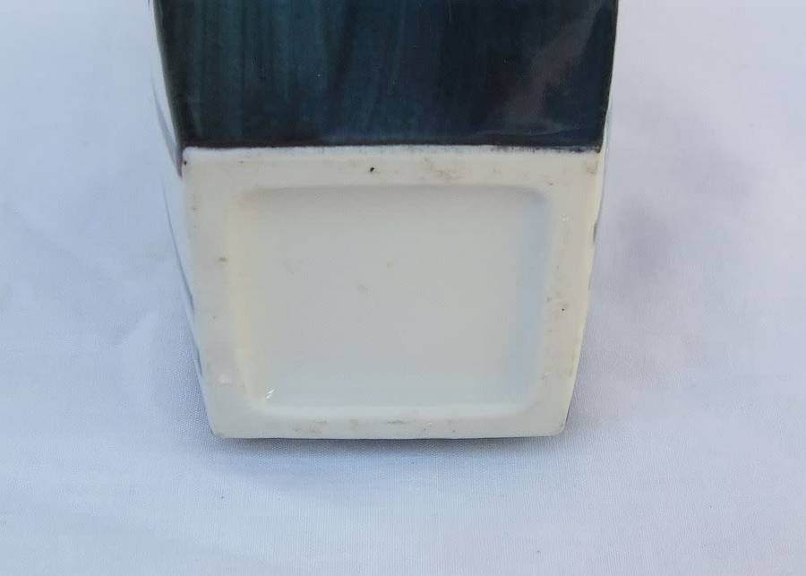 An absolutely gorgeous signed hand painted Chinese porcelain vase in excellent condition