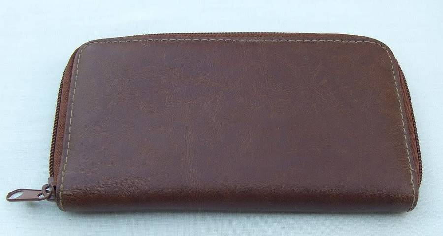 Brand new !! A PU leather unisex wallet / purse for notes , coins and cards