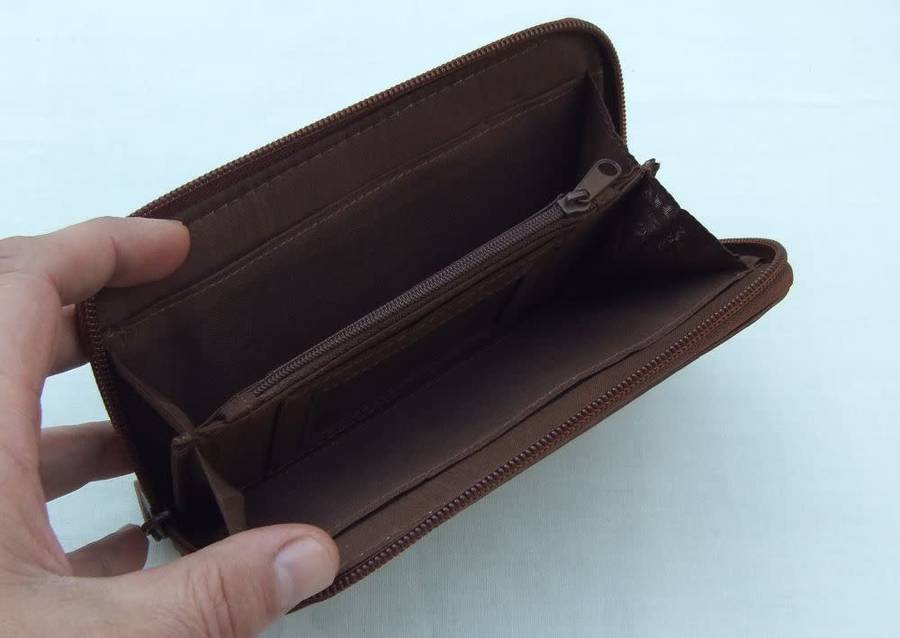 Brand new !! A PU leather unisex wallet / purse for notes , coins and cards