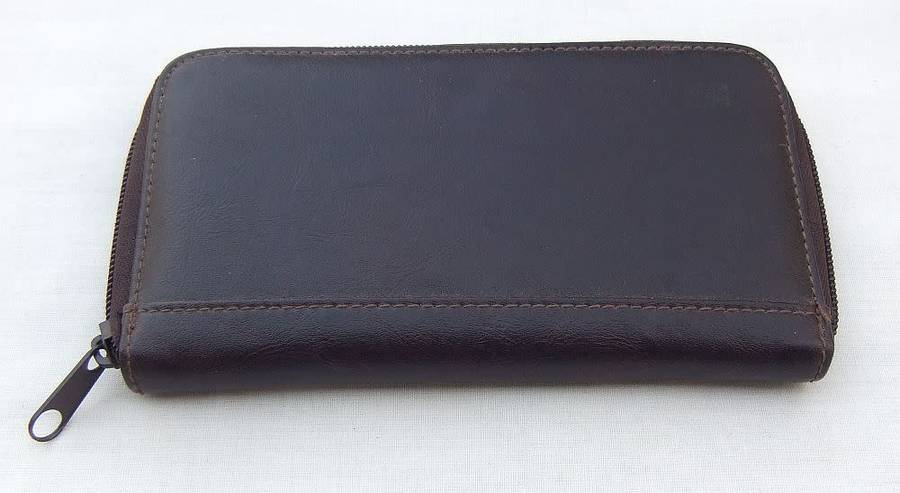 Brand new !! A PU leather unisex wallet / purse for notes , coins and cards