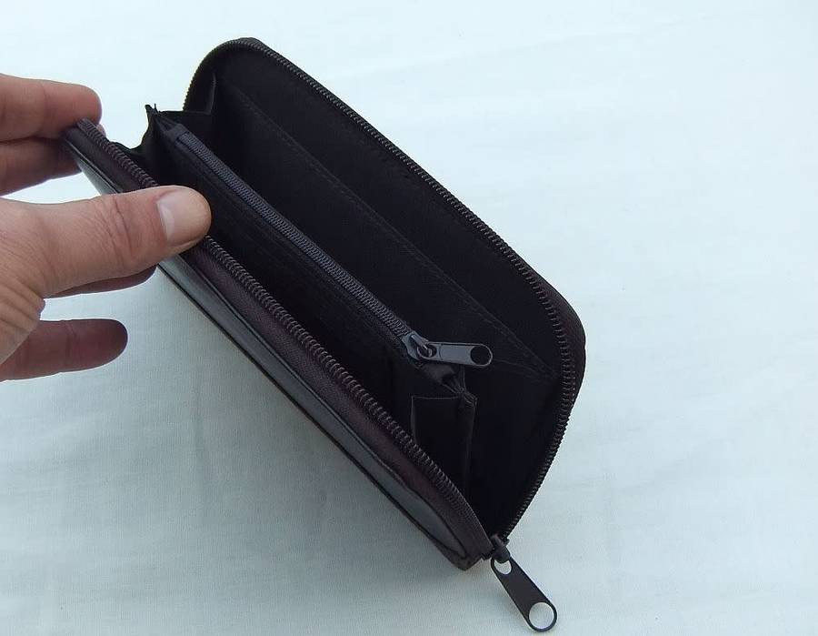 Brand new !! A PU leather unisex wallet / purse for notes , coins and cards