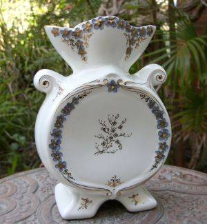 UNKNOWN PORCELAIN - BEAUTIFUL VASE - POSTAGE R40