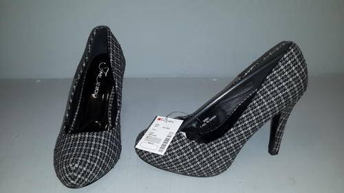 LATE ENTRY!!! BRAND NEW!!! GORGEOUS FREE2BU HEELS - SIZE 5