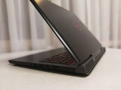 Dell Inspiron 7577 7th GEN ***Gaming Monster ***i7 7700hq**GTX 1060 6gig Edition**16gig DDR4**SSD